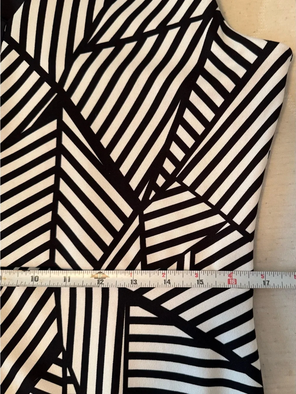 Title Nine Dream Dress - Black & White Geometric V-Neck - Size L - Picture 6 of 8